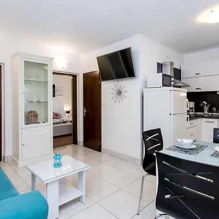 Family Friendly With A Swimming Pool Silo, Krk - 18677 Apartament
