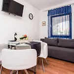 Apartmán Family-friendly With Swimming Pool Silo, Krk - 18677 *