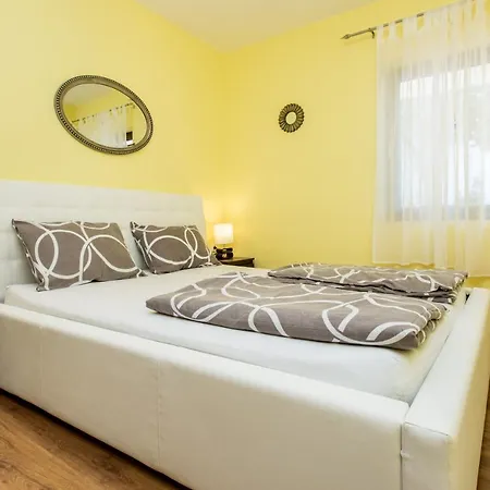 Family Friendly With A Swimming Pool Silo, Krk - 18677 아파트 *