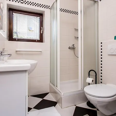 Family Friendly With A Swimming Pool Silo, Krk - 18677 아파트 실로